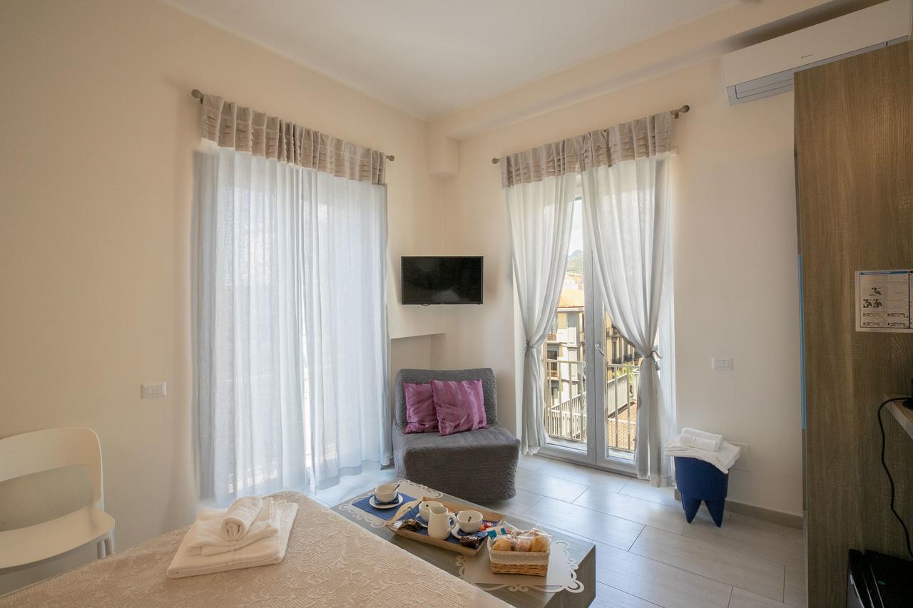 살레르노 Residenza Eleonora B&B 외부 사진